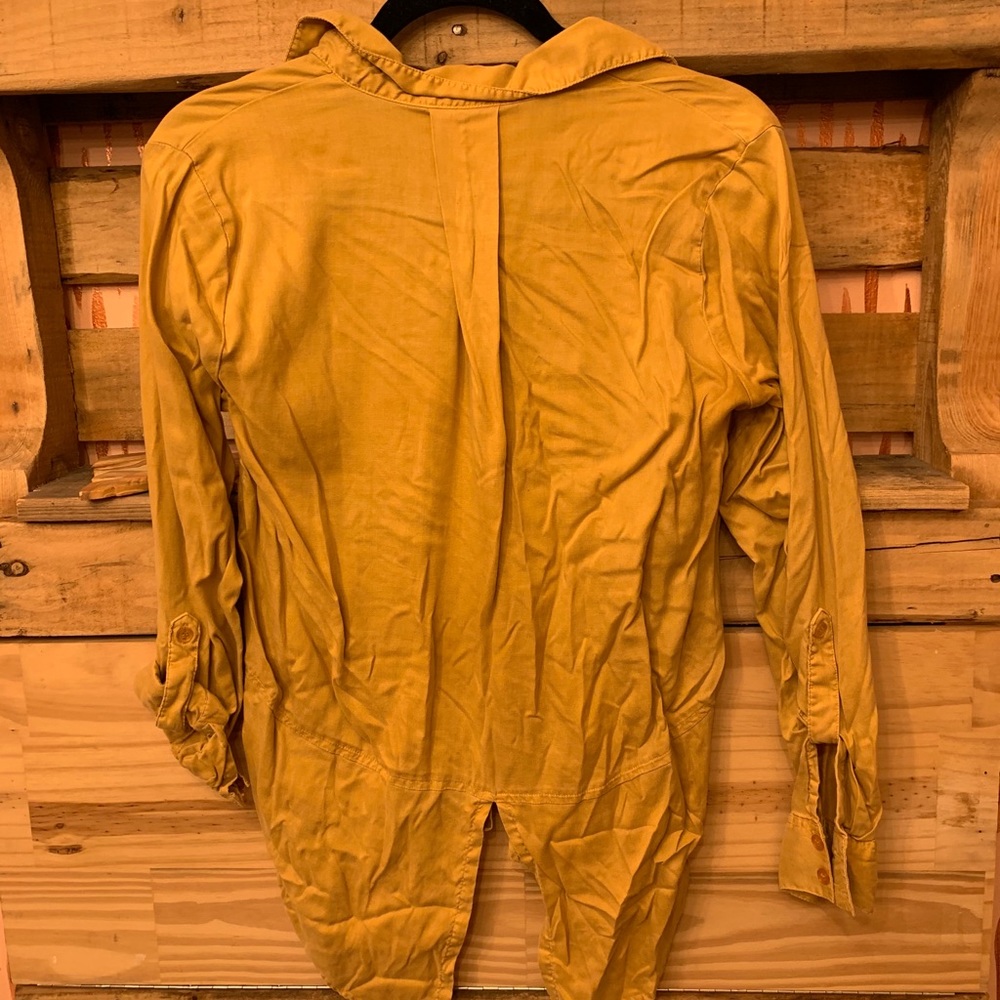 Button down - Picture 2 of 2